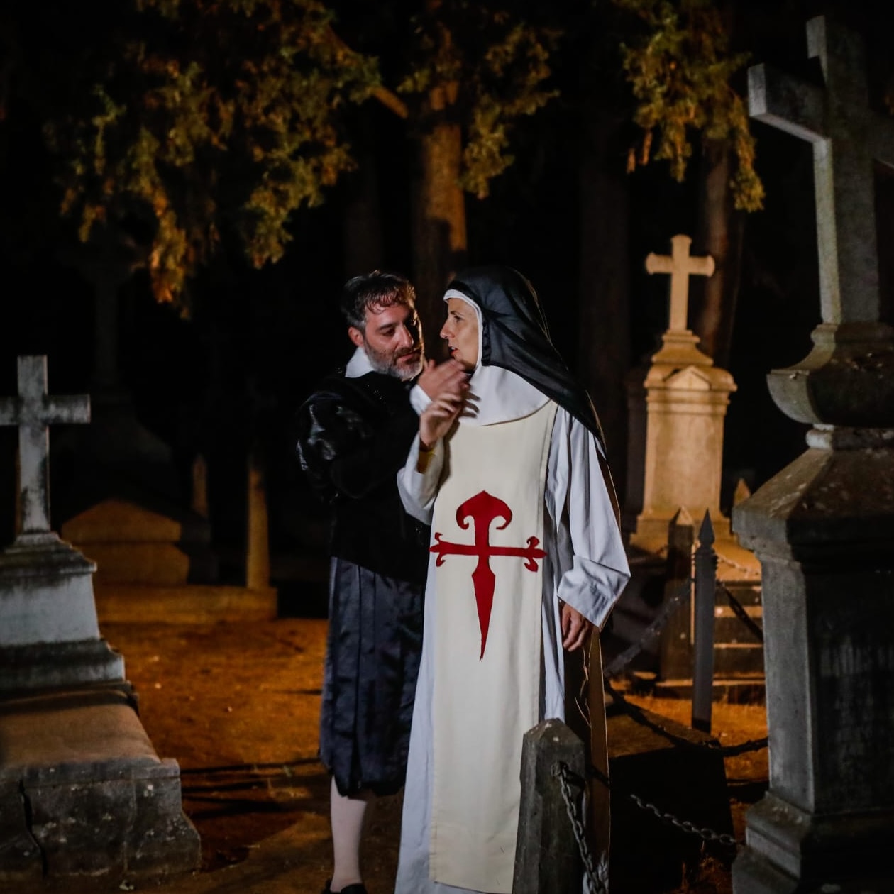 visita-teatralizada-cementerio-granada-delorian